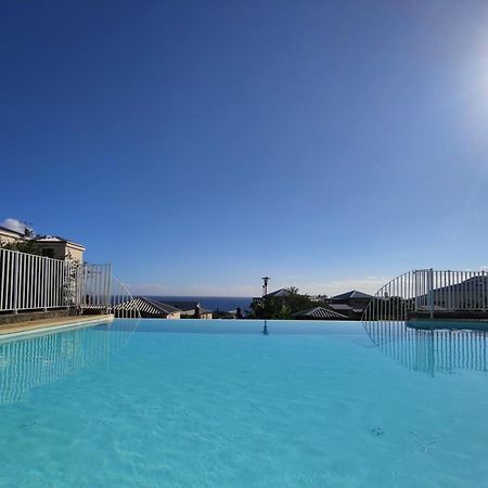 Bel appartement avec terrasse, piscine ! Saint-Gilles Les Bains Extérieur photo