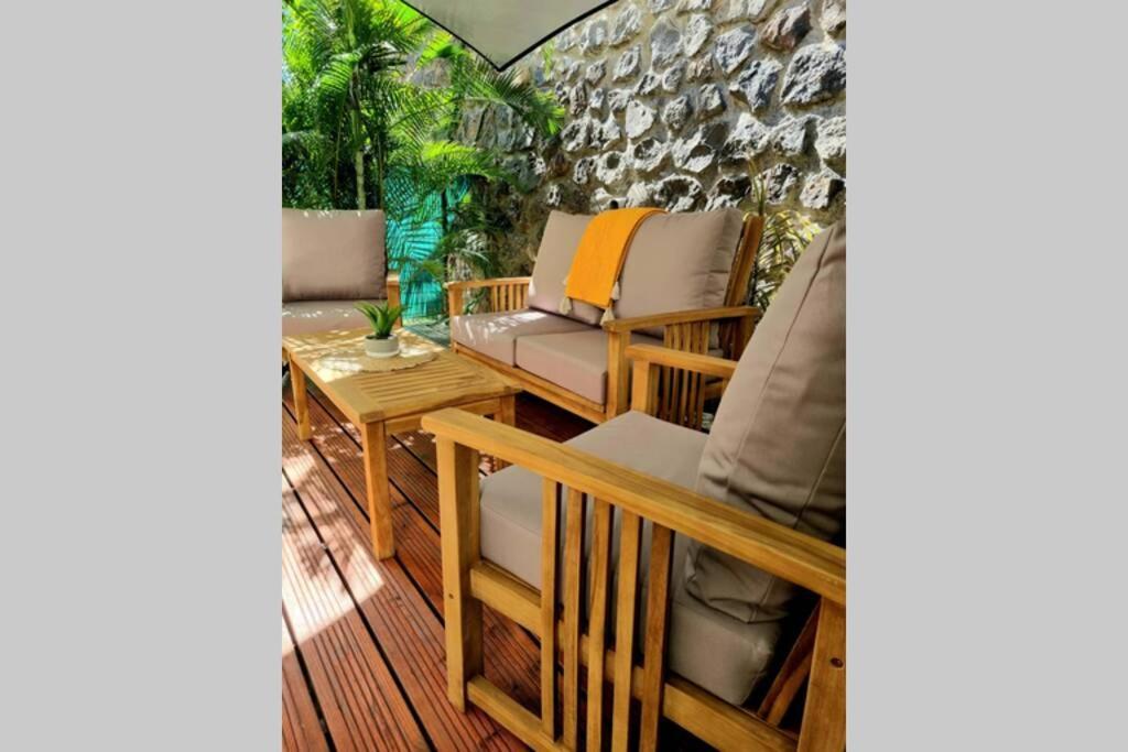 Bel appartement avec terrasse, piscine ! Saint-Gilles Les Bains Extérieur photo