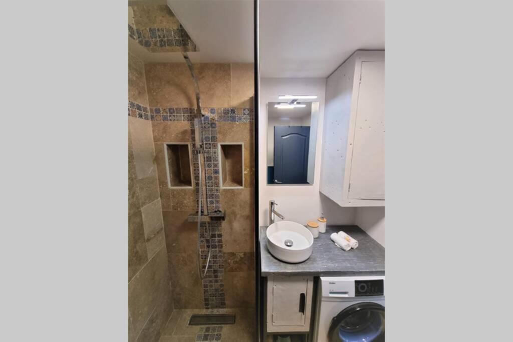 Bel appartement avec terrasse, piscine ! Saint-Gilles Les Bains Extérieur photo