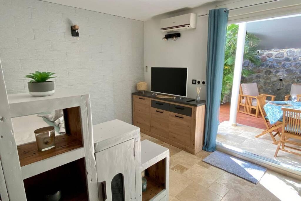 Bel appartement avec terrasse, piscine ! Saint-Gilles Les Bains Extérieur photo