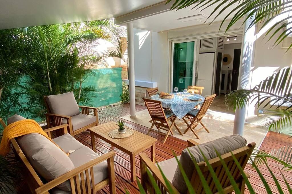 Bel appartement avec terrasse, piscine ! Saint-Gilles Les Bains Extérieur photo