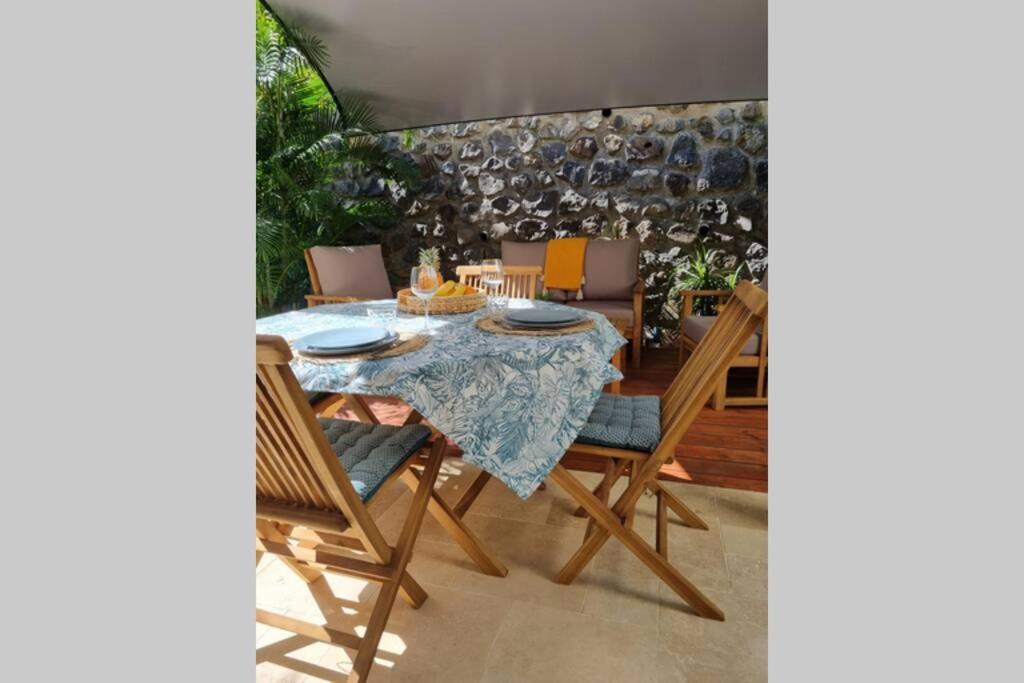 Bel appartement avec terrasse, piscine ! Saint-Gilles Les Bains Extérieur photo