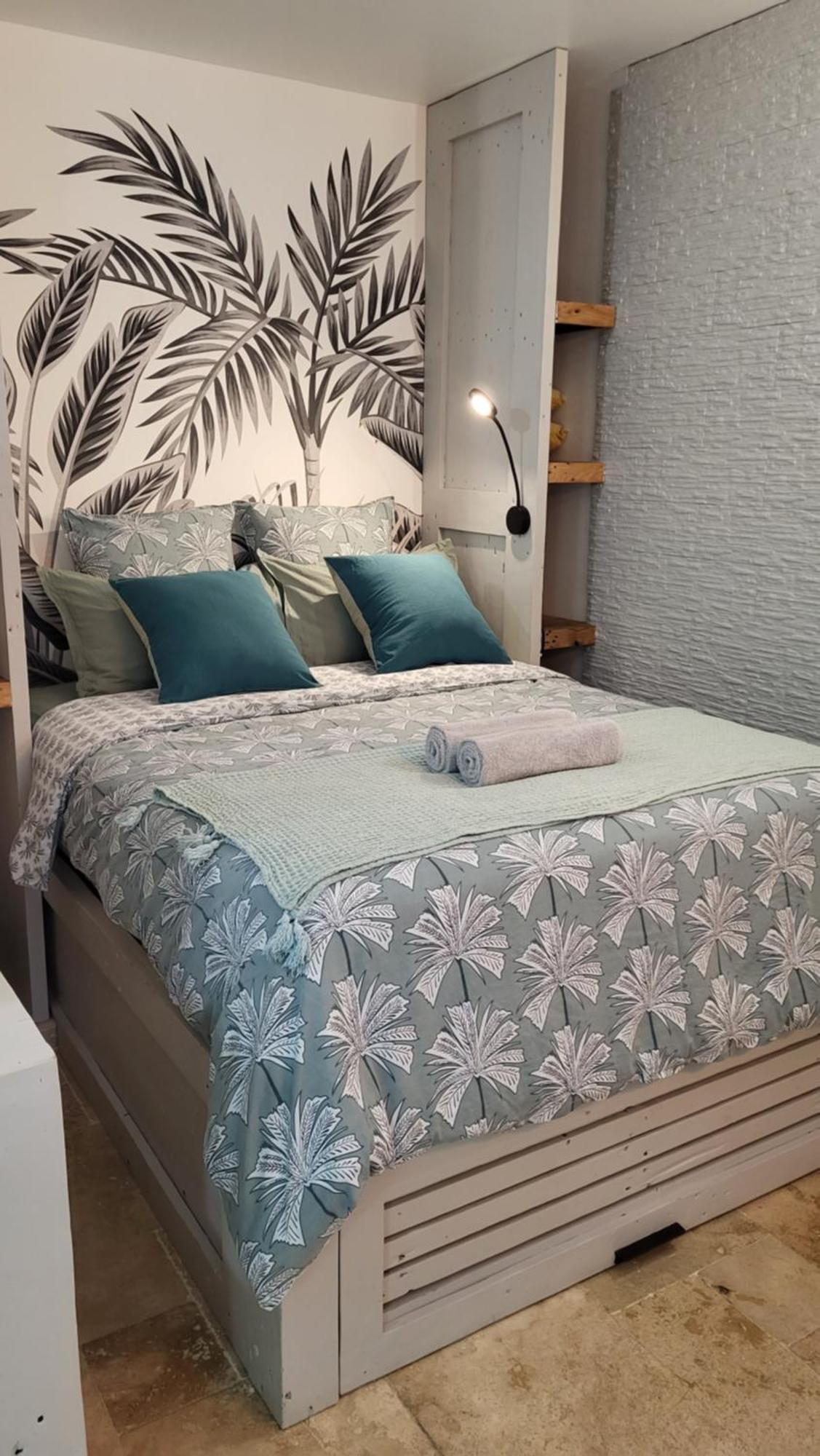 Bel appartement avec terrasse, piscine ! Saint-Gilles Les Bains Extérieur photo